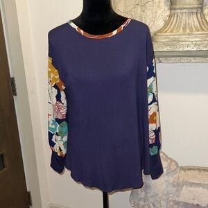 Mai Soli Navy blue with floral‎ print long sleeves Sz L